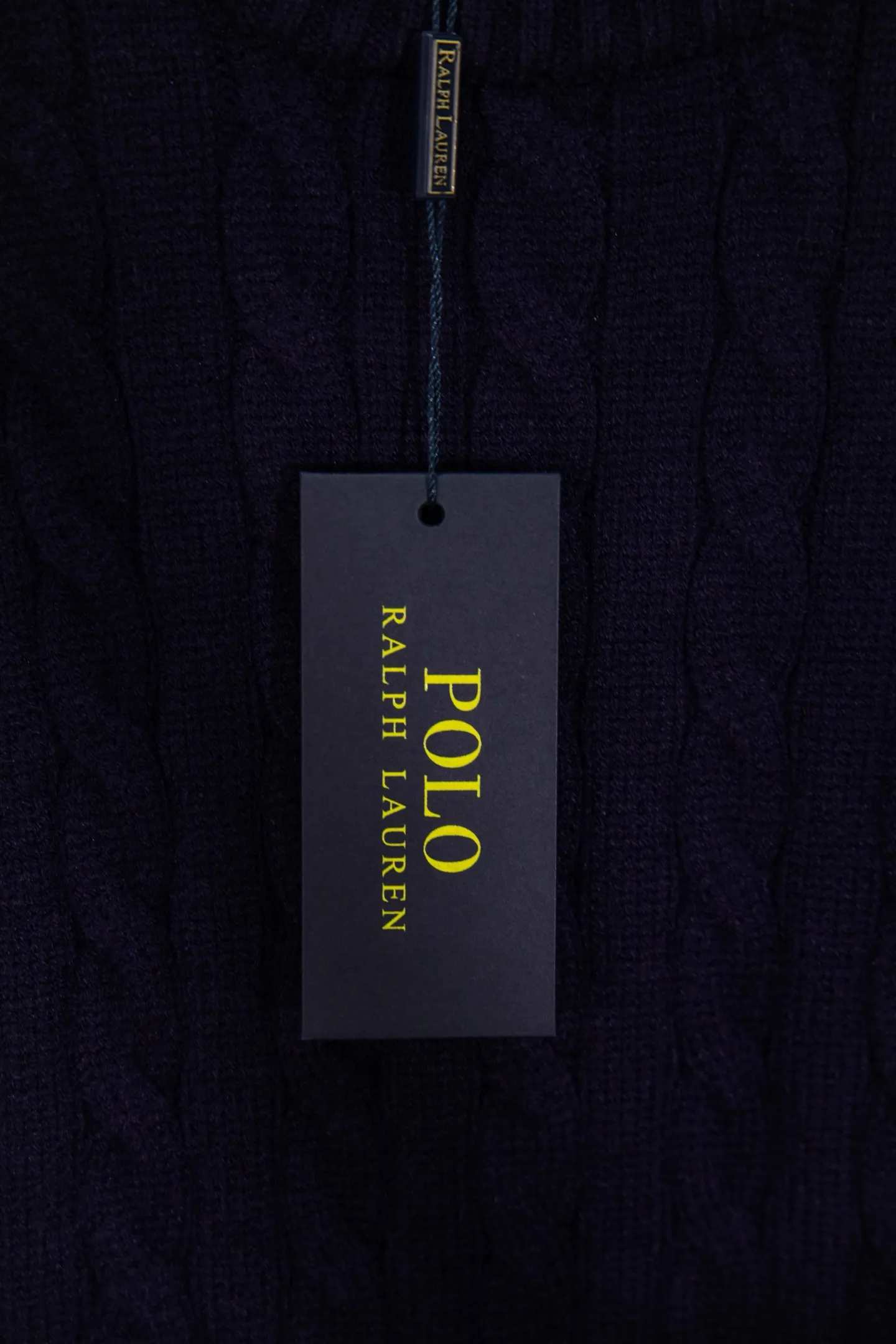 P210 model number: Y195 Ralph Lauren men's round neck sweater men's hemp flower original collar sweater. The version is really good-looking. It can be worn alone or as a jacket to be worn inside or outside. The upper body shows personal fashion charm. Four colors are available. The same style for men and women. A must-see item for new summer products. Tag, hanging grain, washed, packaging bag, full set of accessories. Very good appearance, super exquisite workmanship. Size: S-XL